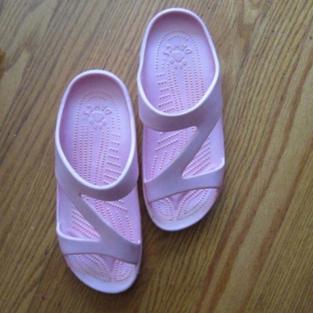 DAWGS Z SANDALS - SIZE 8